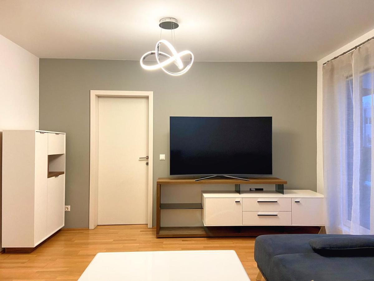 Near Lake Spacious & Furnished Beautiful Apartment Vídeň Exteriér fotografie